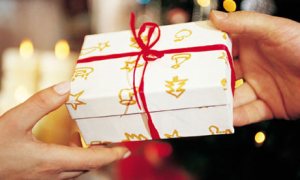 A-man-handing-over-a-pres-001