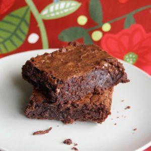 599px-Brownies_with_floral_painted_background